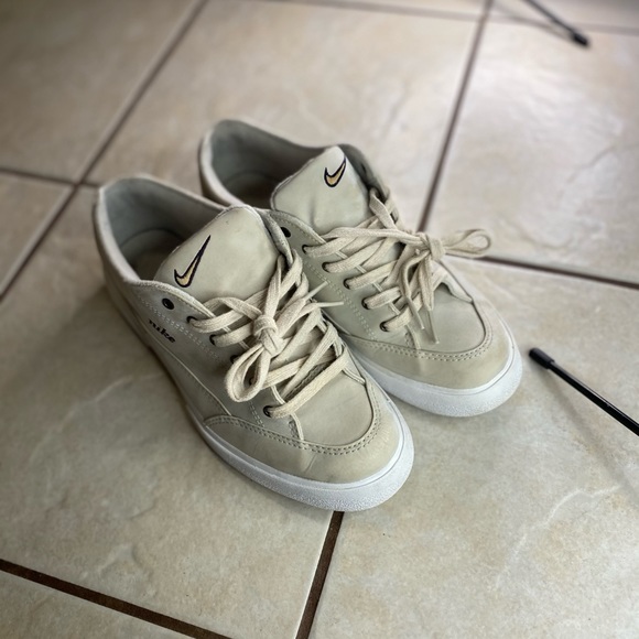 Vintage 1999 GTS womans nikes white MINT - Picture 5 of 8